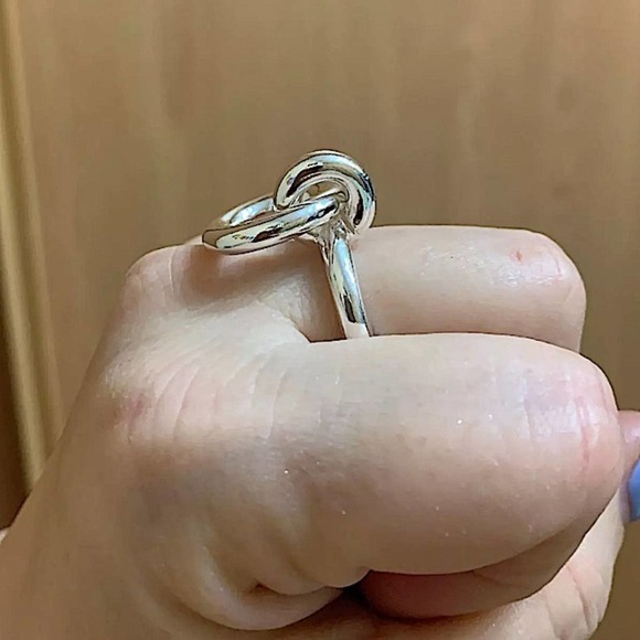 STERLING SILVER INTERLOCKING CIRCLE CHARM MINIMALIST RING - Picture 6 of 7